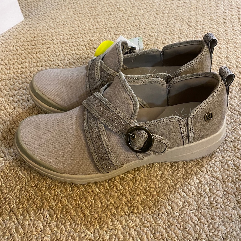 BZees Indigo Slip On Sneaker - Taupe - Size 7.5